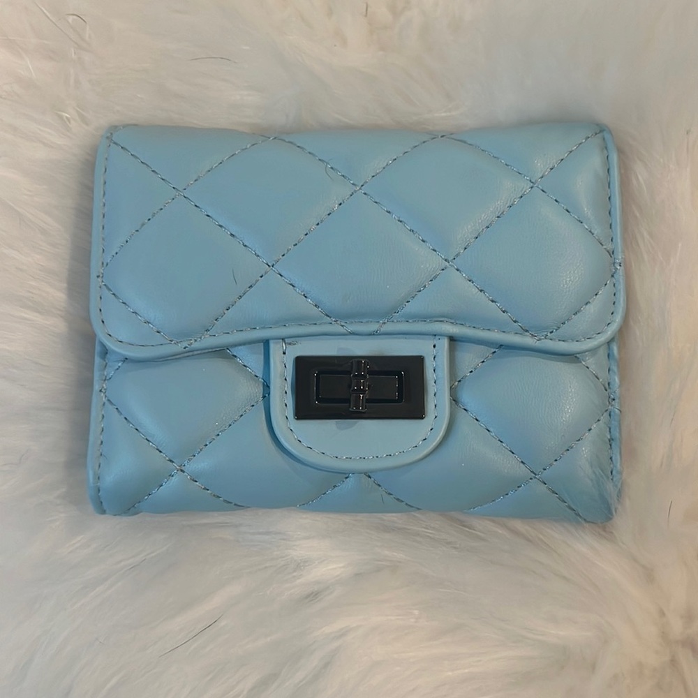 Pale blue wallet NWOT⭐️